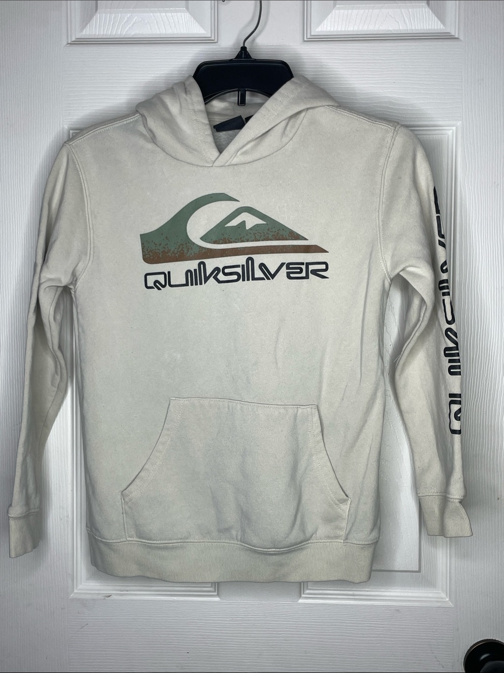 Quiksilver Cream Hoodie with Green and Brown Logo. Size M (10-12)
